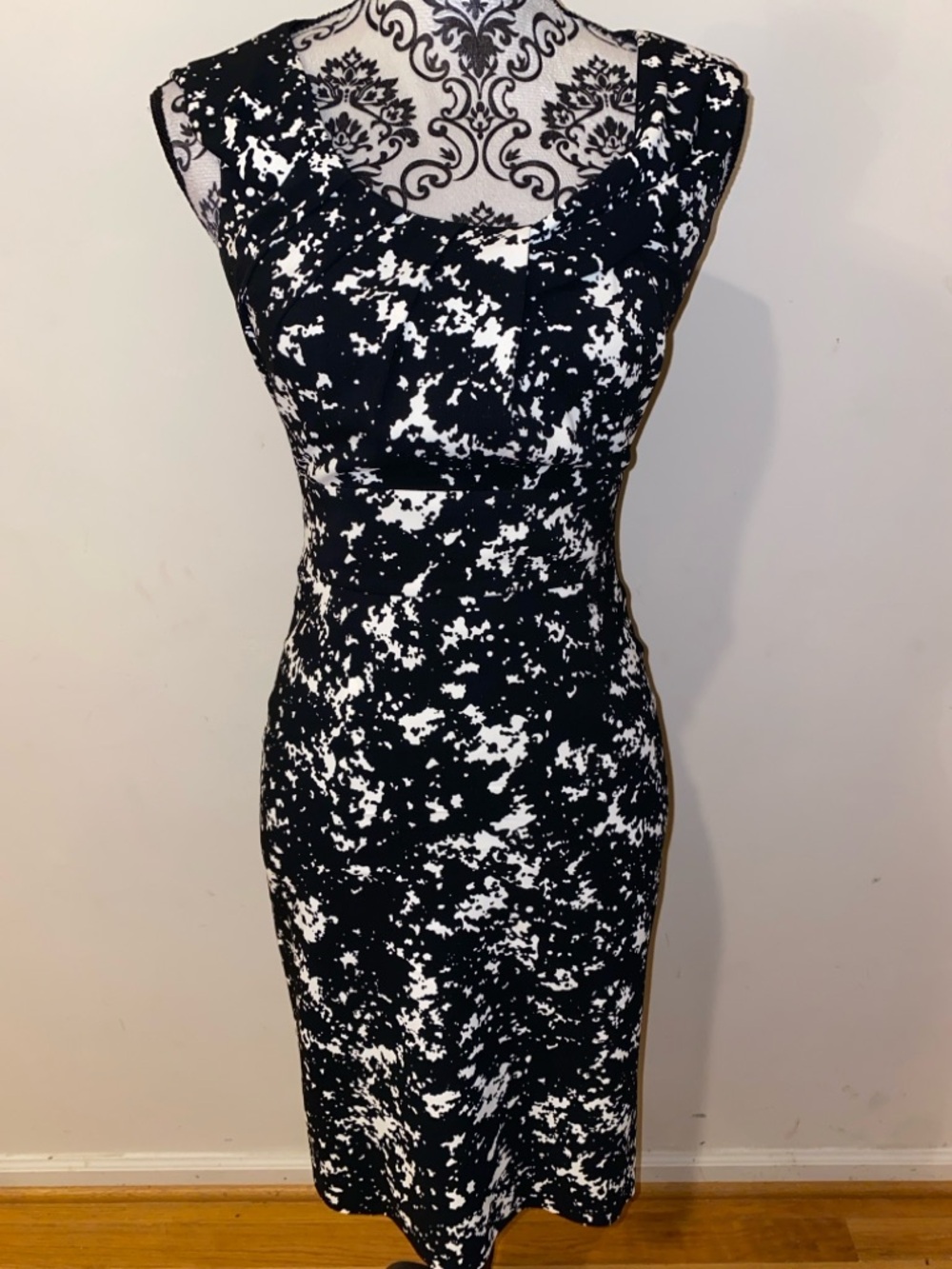 Michael Kors Black & White Abstract Print Midi Dress Size 2 Made in Italy - Picture 2 of 15